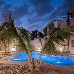 מלון דירות Alhambra Boutique By Pmc