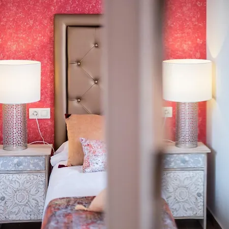 Alhambra Boutique Aparthotel 3*